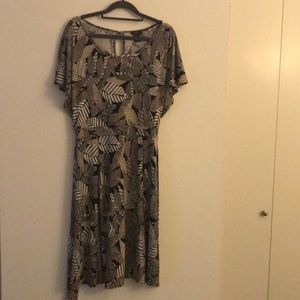 Like new Ann Taylor floral cap sleeve dress